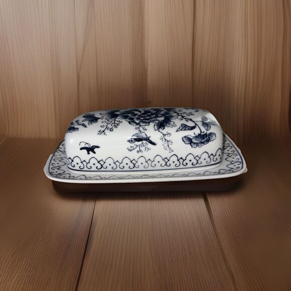 Hung Arts Blue White Floral Ceramic Butter Dish with Lid Made In Hong Kong - Picture 8 of 16